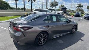 Toyota Camry SE 2023 Automatique Traction Avant Sièges en Cuir Toit Ouvrant Panoramique Phares à LED - Product Image 5