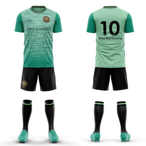 Usine OEM d'uniformes de football, ensemble de maillot et de short de qualité professionnelle avec nom personnalisé, tissu respirant pour les équipes et les marques - Product Image 3