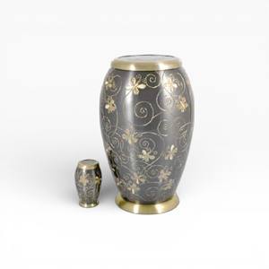 Urna Funeraria de Mariposa Morada Lavanda con Detalles Plateados y Patrón de Escamas Hecho a Mano para un Tributo Conmemorativo Tranquilo - Product Image 2