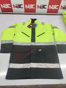 Chaqueta de seguridad vial personalizable de manga larga con característica a prueba de agua Frente Tres bolsillos Logotipo personalizable Hecho Algodón Poliéster - Product Image 2