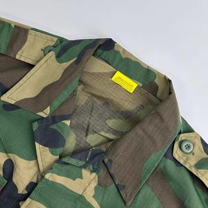 Combinaison de chasse tactique camouflage sur mesure avec tissu Rip Stop respirant pour l'entraînement en plein air et la vente en gros - Product Image 2