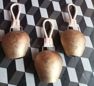 Venta al por mayor de fábrica rústica Juego de 3 campanas de hojalata navideñas Colgantes 3 tamaños de campanas Campanas navideñas Decoraciones navideñas - Product Image 5