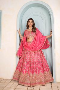 Lehenga Choli de diseñador con Secuencia de codificación de bordado, ropa de fiesta de trabajo Lehenga Choli para mujer a precio asequible - Product Image 3