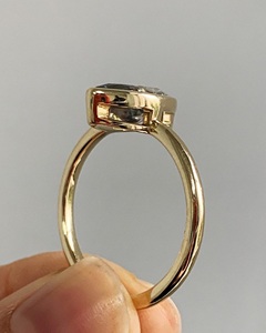 Bague de fiançailles solitaire en moissanite grise sertie de lunette bague de mariage en diamant 1.60 ct bague en moissanite grise taille marquise or jaune - Product Image 2