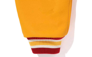 Veste Letterman stylée pour hommes, design rouge et jaune, polyester et coton mélangé, qui attire l'attention, parfaite pour un look sportif. - Product Image 5