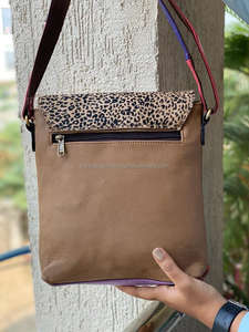 Sac à main en cuir véritable recyclé fait à la main, sac à cheveux en fourrure, sac à bandoulière multicolore élégant pour femmes - Product Image 5