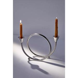 Portavelas de aluminio moderno y elegante con intrincado acabado artesanal para una elegante decoración de cena con velas - Product Image 6