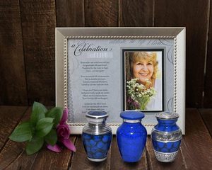 Pequeñas Urnas de Cremación para Cenizas Humanas | Juego de 6-3 Pulgadas Cúbicas Mini Recuerdo Azul y Plateado con Estuche de Terciopelo - Product Image 6