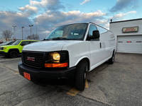 Vente en gros de fourgon utilitaire GMC Savana 2500 3 portes à conduite à gauche, modèle 2016, d'occasion, avec sièges en cuir, caméra de recul, pneus neufs, garantie et toit ouvrant.
