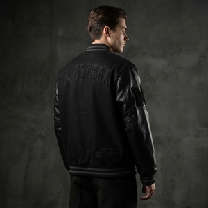 Chaqueta de hombre negra de lana con mangas de cuero y botones a presión, cuello y puños con ribetes, paneles en contraste, estilo casual y urbano, ajuste personalizado. - Product Image 4
