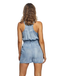 ชุดเอี๊ยมยีนส์ขาสั้นทรงหลวมสำหรับผู้หญิง แฟชั่นจั๊มสูทผ้ายีนส์สีน้ำเงินฟอก  รับผลิตตามแบบ OEM สำหรับผู้หญิง - Product Image 4