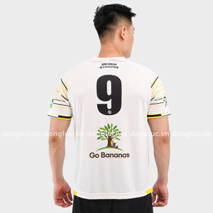 Camiseta con logotipo personalizado para hombre, bordado hecho en Vietnam, gran fabricante, tela de interbloqueo con ojal 100% de poliéster - Product Image 4