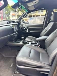 2024 para Toyota Hilux 2,8 Diesel en 4X4 con asientos de cuero de dirección derecha-Usado - Product Image 5