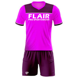 Kits de football rétro conçus sur mesure Uniformes de maillot de football pour enfants de haute qualité pour hommes - Product Image 5