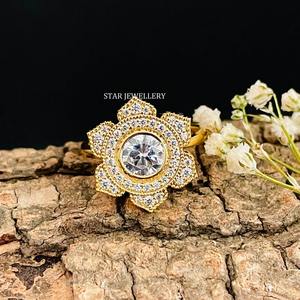 Bague de créateur chrétienne minimaliste pour femme en or massif 14 carats avec diamant de laboratoire certifié IGI de 1,00 carat taille brillant et sertissage clos - Product Image 2