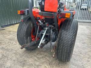 รถแทรกเตอร์คูโบต้า L3200 ขนาดกะทัดรัด ใหม่ / มือสอง - Product Image 4