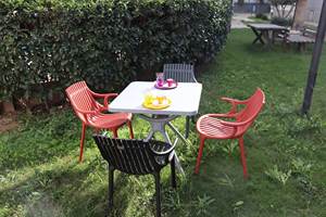 Meubles Royalune, groupe de sièges en plastique de qualité supérieure, durable, élégant, moderne, meubles de salle à manger d'hôtel, meubles d'extérieur - Product Image 3