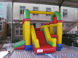 Château gonflable classique avec toboggan et tunnel en PVC pour locations de fêtes et événements - Product Image 4