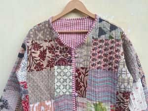 Chaqueta de Patchwork de Algodón Acolchada Hecha a Mano, Abrigo Floral Bohemio, Chaqueta Larga de Patchwork, Abrigo con Ribete de Rayas Hecho a Mano para Mujer - Product Image 2