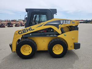Chargeuse compacte sur pneus diesel Gehl V330 jaune, composant moteur essentiel, neuf, faible nombre d'heures, 2026 GEHL R105 R190 VT230 V400 V330 - Product Image 2