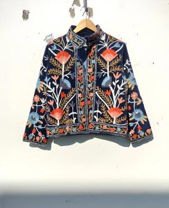 Chaqueta y Abrigo Bordado a Mano de Terciopelo Suzani, Chaqueta Corta Estilo Bohemio para Mujer, Estilo Vintage Bohemio, Chaqueta Suzani Colorida - Product Image 1