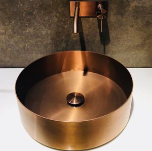 Lavabo en cuivre exclusif conçu pour les propriétaires raffinés recherchant un décor métallique rustique avec une beauté intemporelle - Product Image 2