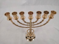 Chandelier Menorah Judaica de Noël juif artisanal en laiton vintage d'Israël, gravé et imprimé en deux couleurs