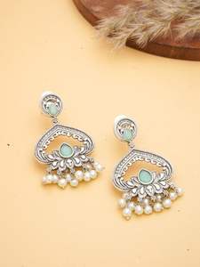 ต่างหูห้อยแบบชันด์บาลีทรงคลาสสิกสไตล์วินเทจ ทำจากทองเหลืองเคลือบเงิน ประดับด้วยหินโมนาลิซ่า เหมาะสำหรับผู้หญิงในเทศกาลต่างๆ และใช้ได้ทุกวัน - Product Image 4