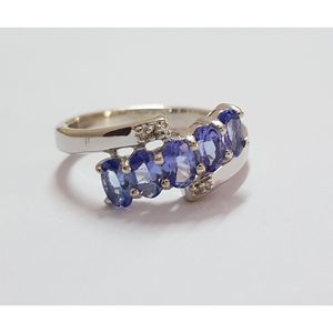 Bague pour femme en argent sterling 925 avec tanzanite naturelle et moissanite, à porter au quotidien, par Shah Gems - Product Image 1
