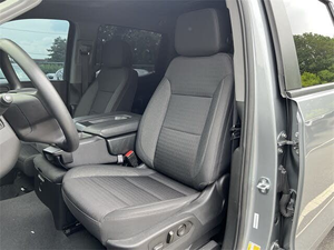 CLeaan 2023 C H e V R o L E T Plata ado 1500 Custom Crew Cab 4WD - Product Image 4