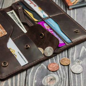 Portefeuille pour hommes de luxe personnalisé de l'usine ALW Porte-cartes portable à bouton en cuir véritable vintage avec LOGO-LW02 personnalisé - Product Image 1