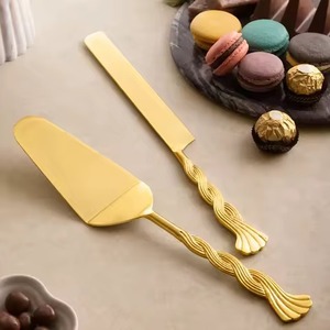 Servidor de pastel de diseño en espiral de latón superventas Utensilios de servicio clásicos de moda para el hogar Hotel y regalos - Product Image 1
