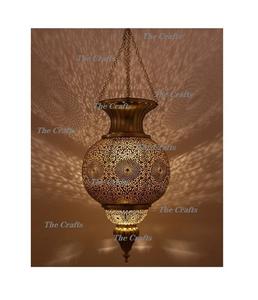 Lanterne suspendue en métal couleur or avec lanterne suspendue de qualité supérieure pour la décoration de mariage et d'événement - Product Image 3