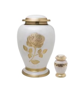 Urne blanche élégante en laiton pour cendres fleur durable et décorative fini sculpture urnes de crémation modernes accrocheuses - Product Image 1