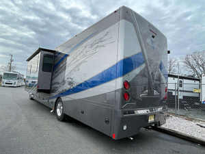 Autocaravana Económica Tipo Alcoba 2025 Renegade Valencia 38RB de Lujo Euro 3 para 4-6 Pasajeros con Piso de Acero/Aluminio y Acrílico - Product Image 6