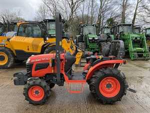 Tracteur à roues d'occasion B1241 pour moteur de plus de 50 000 heures, origine France, avec composants essentiels pour inspection par rapport et vidéo - Product Image 3