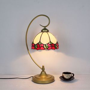 Lampe de table en laiton haut de gamme avec finition ton or et construction de haute qualité parfaite pour la conception commerciale et la décoration de luxe - Product Image 3