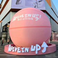 Grand modèle d'équipement de sport Décoration en résine Sculpture en fibre de verre Basket-ball Tennis Badminton Golf Football Statue simulée extérieure