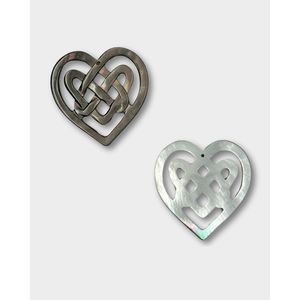Tapas de cuentas de filigrana en forma de corazón de nácar negro - Product Image 3