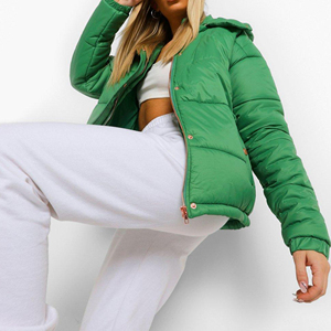 Chaqueta corta acolchada de último estilo 2025 para mujer, chaqueta de invierno de tendencia con diseño de estampado bordado totalmente personalizable - Product Image 4