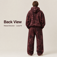 Conjunto de Sudadera con Capucha y Cremallera Completa IKDEER para Hombre, Estampado Abstracto Borgoña, Pantalones Anchos para Lookbook de Estudio, Lanzamiento de Marca
