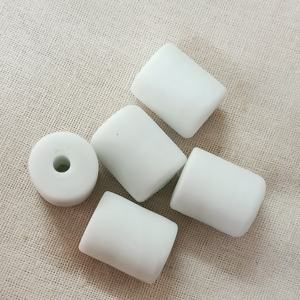 Perles de verre blanc mat en forme de cylindre et de tube, idéales pour les revendeurs de perles de verre et adaptées aux créateurs de bijoux - Product Image 4