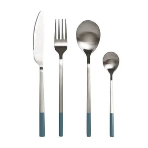 Ensemble de 5 couverts en acier inoxydable Ustensiles de cuisine idéaux Table Home Party Use Couverts plaqués couleur argent Poignée en laiton Couleur noire - Product Image 6