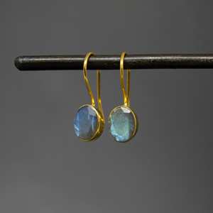 Boucles d'oreilles en plaqué or semi-précieux avec pierre précieuse en labradorite de taille ovale fabriquées à partir de boucles d'oreilles en argent sterling 925 - Product Image 3
