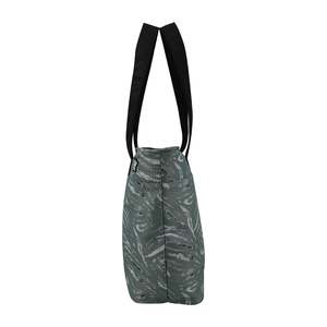 Bolso tote Arctic Fox Feral para portátil para mujer (Olive) - Product Image 4