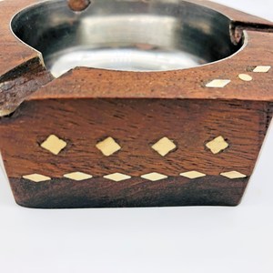 Cendrier à cigarettes rond en bois au design sophistiqué et élégant en alliage métallique portable pour un usage domestique Boîte emballée avec logo personnalisé - Product Image 1