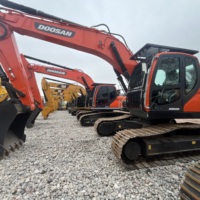 Excavadora de cadenas Doosan DX225LCA de 22 toneladas de alta calidad, con pocas horas de uso, pintura original, bomba Kawasaki usada de bajo consumo.