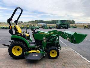 Maquinaria agrícola de Johnn Deere 24hp 2025R con implementos disponibles - Product Image 6