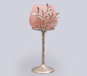 Superbe bougeoir doré avec verre rose idéal pour la décoration de la table à manger du salon et de la pièce maîtresse - Product Image 4