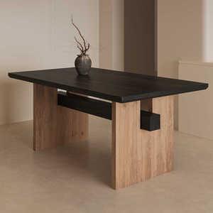 Tavolo da Pranzo Rettangolare Nero con Piano in <span class=keywords><strong>Legno</strong></span> <span class=keywords><strong>Scuro</strong></span>, Gambe con Finitura a Croce e Dettagli Visibili per Sale da Pranzo Moderne e Accoglienti - Product Image 3